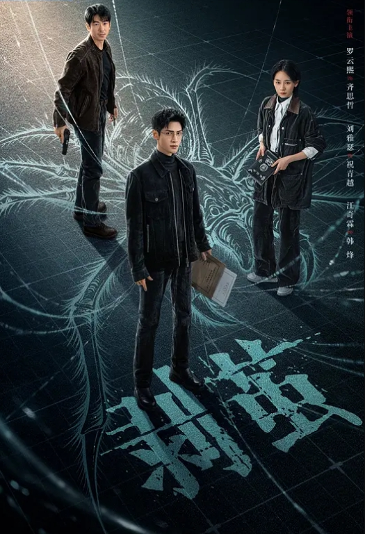 偷拍了一个短裙美女肥肥的屁股伸手捏一把就跑行不 - AV大魔王